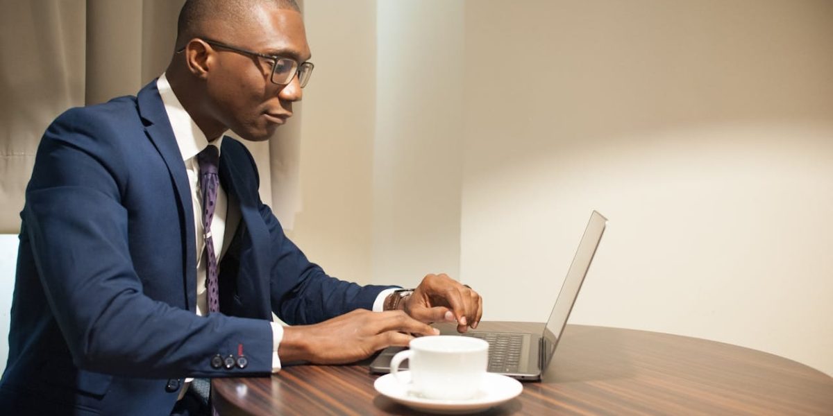 pexels-ensihato-4060364